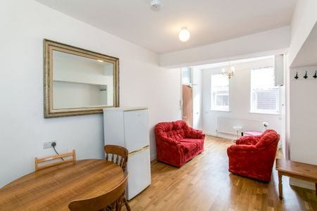 2 bedroom apartment to rent St. Michaels Road, Bournemouth, BH2 - Photo 2