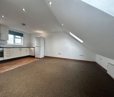 3 Bed Maisonette, Hedge Lane, N13 - Photo 2