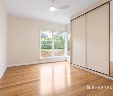 Classic charm meets comfortable living in a sought-after Belmont setting - Photo 4