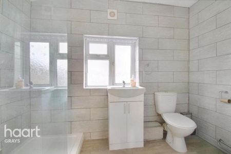 4 bedroom flat to rent - Photo 4