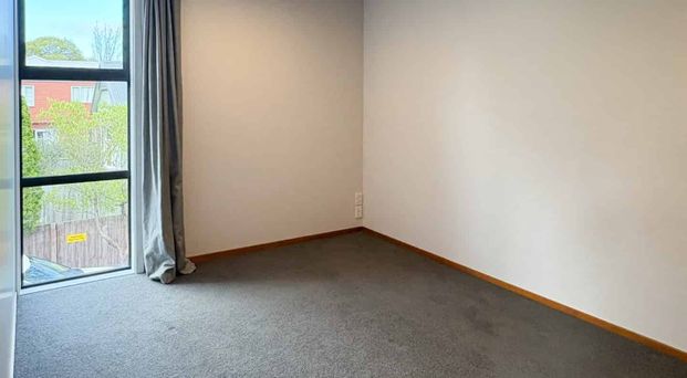 Two Bedroom Townhouse with Garage in Addington! - Photo 1