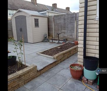 3 bedroom terraced house to rent - Photo 2