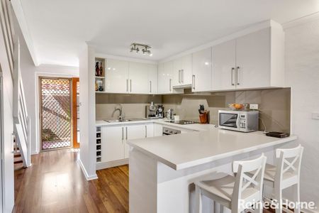 Charming Townhouse in Prime Location - Photo 4