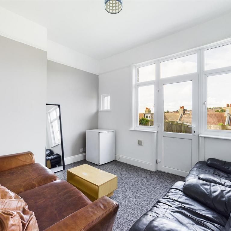 6 bedroom apartment to rent - Photo 1