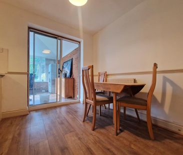 4 bedroom link detached house to rent - Photo 3