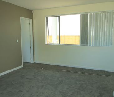 4 Bedrooms on Lockheed Street - Photo 4