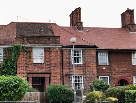 2 Bed Terraced House, Fitzneal Street, W12 - Photo 2