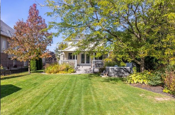 Spacious 4-Bedroom Home with Hot Tub in Niagara-On-The-Lake! - Photo 1