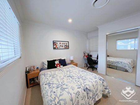Fully Air-coned 4 Bedroom Townhouse, Ideal for Families or Professionals-Orange Grove Rd, Salisbury - Photo 5