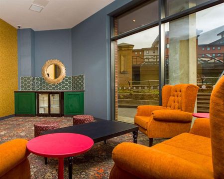 1 bedroom in a flat share to rent - Photo 5