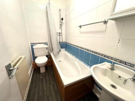 2 bedroom flat to rent - Photo 2