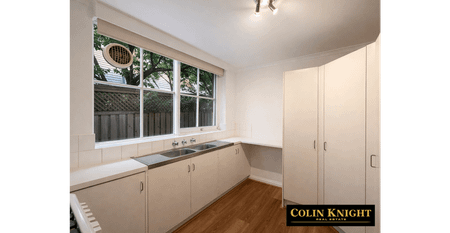 Bright, Comfortable Home in a Quiet Kew Street - Photo 4