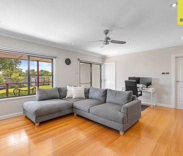 ATTRACTIVE FAMILY HOME IN AN IDEAL POSITION - Photo 1