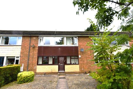 2 bedroom Flat in Ash Grove, Leeds - Photo 5