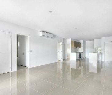 Beautiful Modern unit! - Photo 1