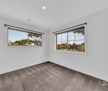 Spacious, Stylish & Perfectly Located – The Home You’ve Been Search... - Photo 3