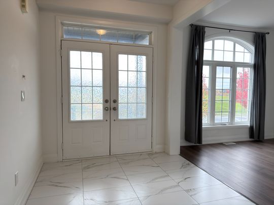 For Lease - 123 Dog Wood Boulevard, East Gwillimbury, Ontario - Photo 1
