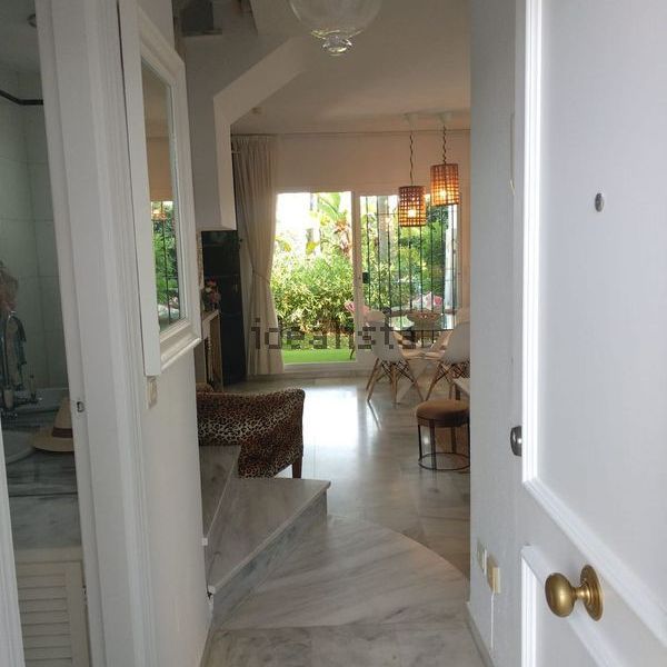 Alquiler de chalet adosado en Avenida del Sol - Photo 1