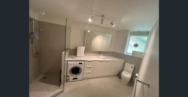 For Rent: Leafy Churchlands 2x1 Apartment with Pool + Balcony - Photo 1