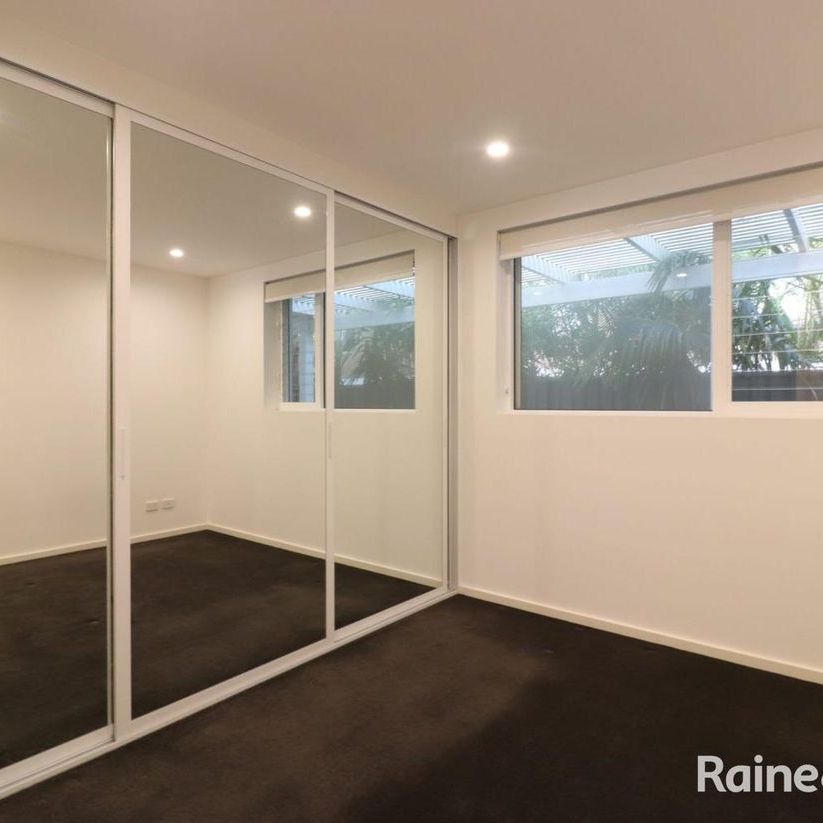 Charming 1-Bedroom Apartment in the Heart of Cronulla - Photo 1