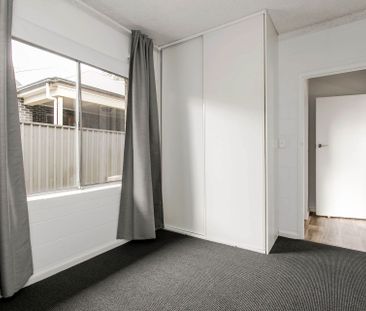 Updated & Secure Ground Floor 2 Bedroom Unit - Photo 4