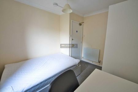 3 bedroom flat to rent - Photo 5
