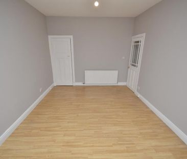 2 bedroom ground floor flat to rent - Photo 2