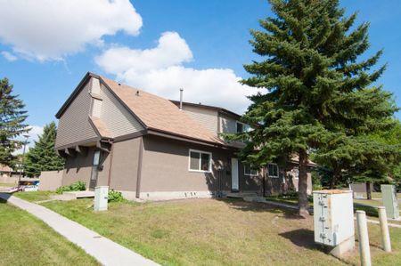 Primrose Place Townhome Rentals - Photo 2