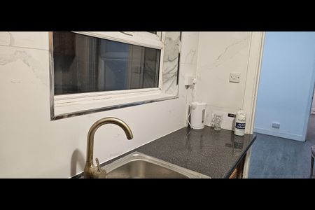 Room in a Shared House, Staniforth Road, S9 - Photo 5