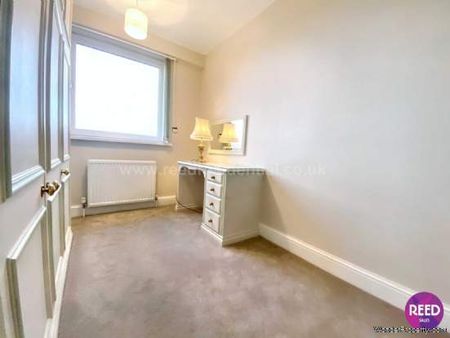 3 bedroom property to rent in London - Photo 4