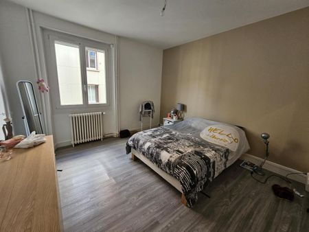 Location Appartement 3 pièces 108m² LE CREUSOT 71200 - Photo 2