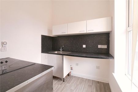 2 bedroom flat to rent - Photo 2