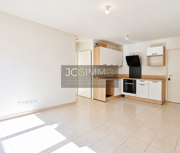 Location Appartement 1 pièce 38m² SOLLIES PONT 83210 - Photo 3