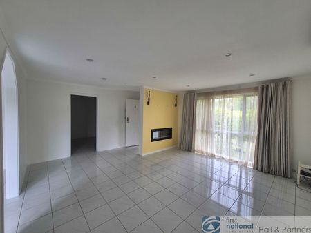 4 Heywood Grove, Endeavour Hills - Photo 2