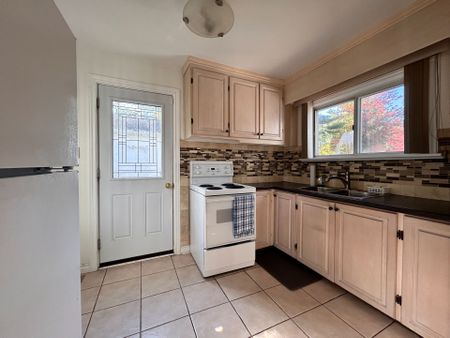 For Lease - 1310 Mosley Street, Wasaga Beach, Ontario - Photo 3