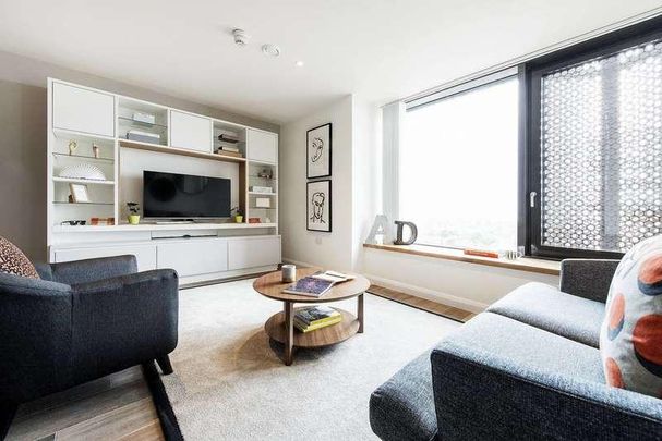 Vantage Point, Archway, N19 - Photo 1