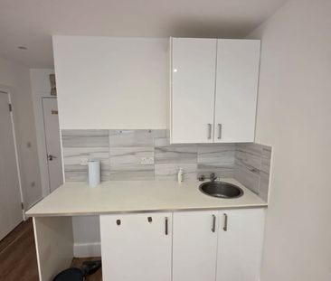 1 Bed Flat, Brentmead Place, NW11 - Photo 5