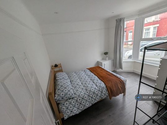 4 bedroom terraced house to rent - Photo 1