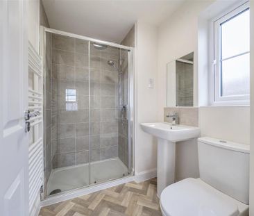 4 bedroom end of terrace house to rent - Photo 6