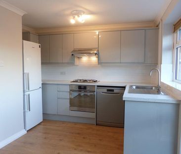 3 bedroom semi-detached house to rent - Photo 2