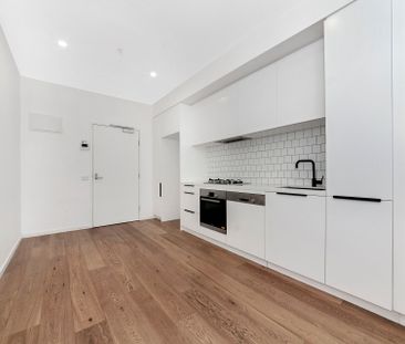 This intelligently designed apartment will hold great appeal! - Photo 2