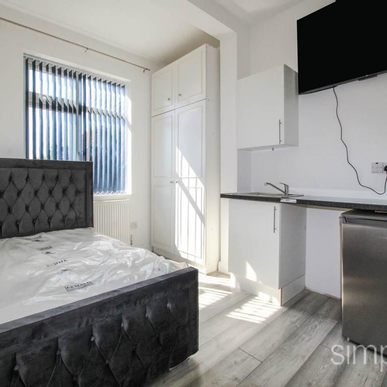 1 bedroom in a house share to rent - Photo 1