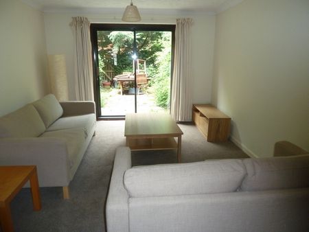 4 Bed Terraced House, Berkeley Close, SO15 - Photo 3