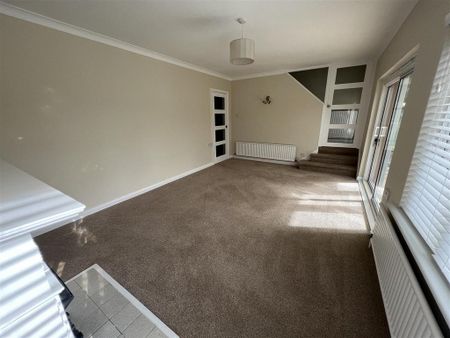 3 bedroom detached house to rent - Photo 2