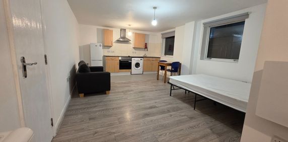 Studio Flat, Milliners Court, LU3 - Photo 2