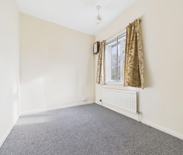 4 bedroom semi-detached house to rent - Photo 6