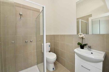 Room 1 (Ensuite) - Photo 5