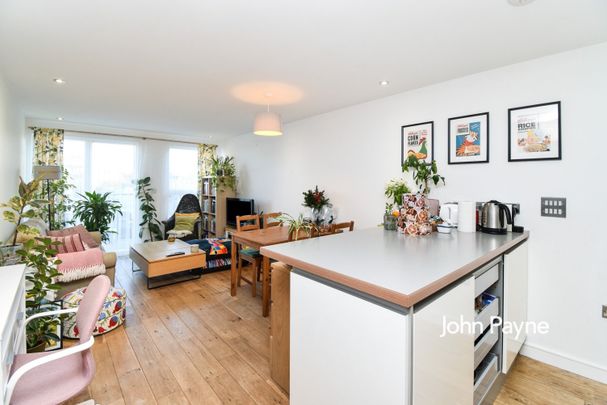 Flat to rent - Seren Park Gardens, London, SE3 - Photo 1