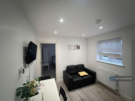 1 bedroom flat to rent - Photo 4