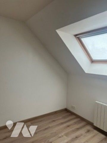 YVETOT PLEIN CENTRE, maison de 90.92m² avec jardin comprenant trois chambres, garage, véranda. - Photo 2